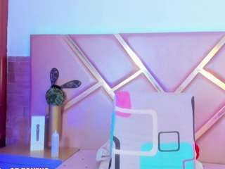 이 모델은 현재 라이브 중입니다. sophiiesinclair