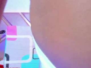 Este modelo está ao vivo agora. sophiiesinclair