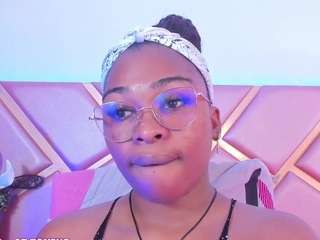 le modèle sophiiesinclair est en webcam porno dans un show sur le site camsoda, il possède les tags suivants: amateur,show,orgasm,pantyhose,pov,anal,sex toys,sexy,skinny,natural,spank,stockings,teen (18+),toys,twerk,wet,young adult,oil,pussy,lush