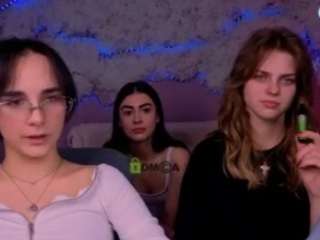 ariana-ross7's CamSoda show and profile