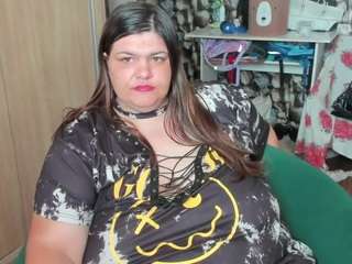 IONYSEXYLIPSPUSSY