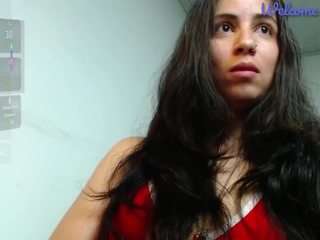 valentina-12's CamSoda show and profile