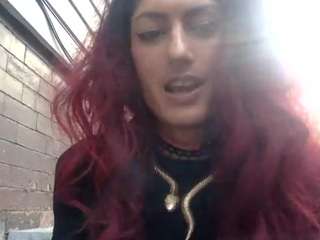 sissygoddessvikk... Live Webcam on CamSoda