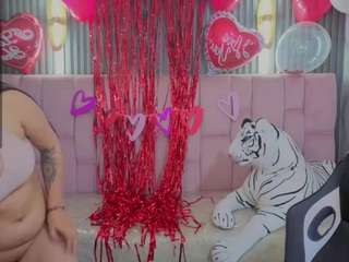 ivony18-b Live Webcam on CamSoda