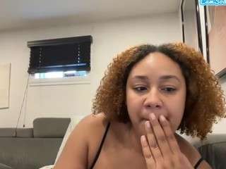 lolaskyyjuicy Live Webcam on CamSoda