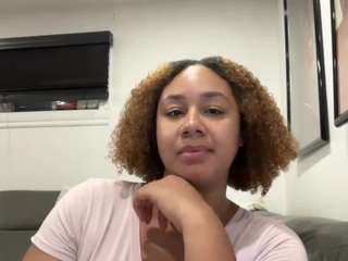 lolaskyyjuicy Live Webcam on CamSoda