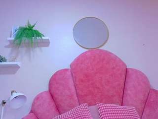 myapril's CamSoda show and profile