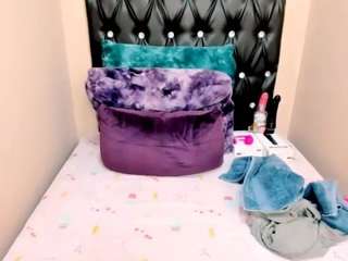 toxicfantasy4u, female webcam model,  years old, on live webcam