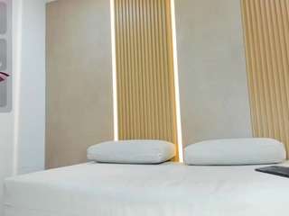 emily-kovac webcam model