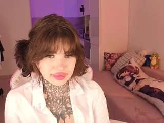 eva-sonik's CamSoda show and profile