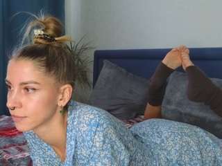 lisi4ka77's CamSoda show and profile