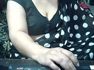 indianbhabimilf40's CamSoda show and profile