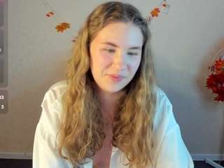 Check out Elsiee-cuttiess's adorable cumshow for mesmerizing beauty elsiee-cuttiess from CamSoda