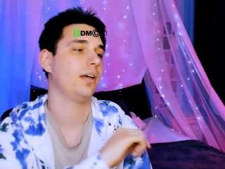 Este modelo está en vivo ahora. jason-sweety