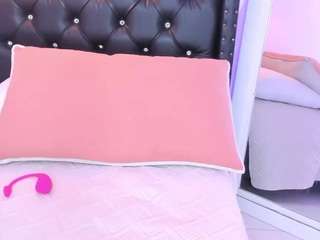 luciarios's CamSoda show and profile