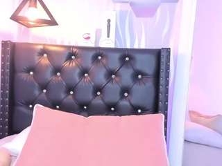 luciarios's CamSoda show and profile