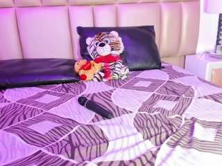 hatsajones's CamSoda show and profile