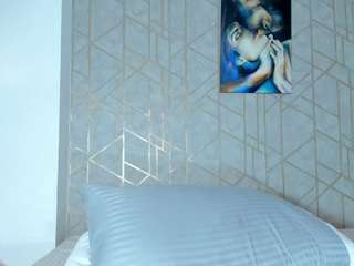 mia233-os Live Webcam on CamSoda