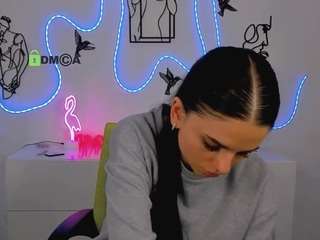 nicole-muah Live Webcam on CamSoda