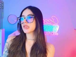 alicee-vixen Live Webcam on CamSoda