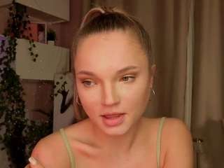 juleehamra's CamSoda show and profile