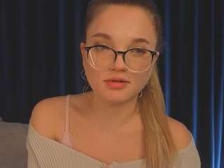 juleehamra live cam profile