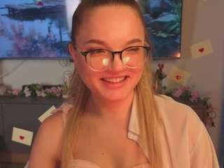 juleehamra's CamSoda show and profile