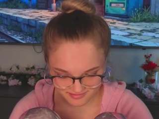 le modèle juleehamra est en webcam porno dans un show sur le site camsoda, il possède les tags suivants: asshole,shaved pussy,oil,orgasm,pov,public,pussy,sexy,skinny,nature,solo,spank,squirter,striptease,tattoos,tease,athletic,no drinking,natural,cute