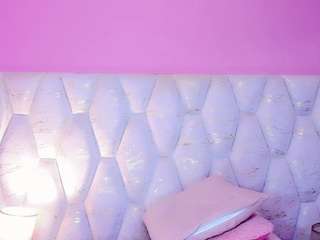 le modèle zara-rose est en webcam porno dans un show sur le site camsoda, il possède les tags suivants: anal toys,black hair,brown eyes,cumshot,ejaculation,lean,orgasm,tease,white,hd
