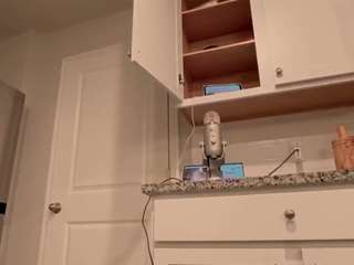 ZULEYKA SANTIAGO live cam