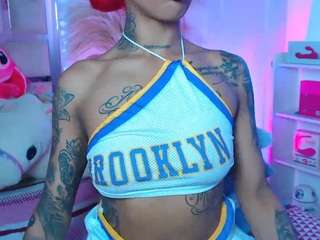 maadiisson021's CamSoda show and profile