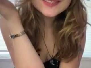 realavalon Live Webcam on CamSoda