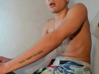 andyloverhuge's CamSoda show and profile