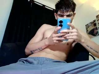 andyloverhuge webcam model