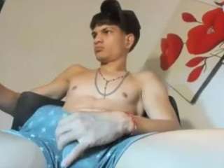 andyloverhuge Sex Cam Show