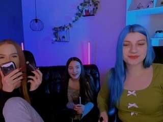 leslie-bird's CamSoda show and profile