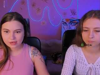 rebecca-smile live cam on LiveFreeCams