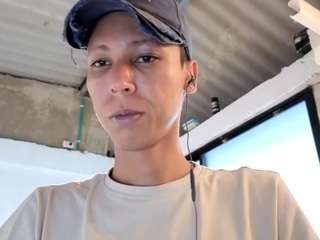 taysormacroms Sex Cam Show