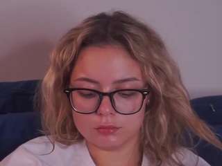 trinhhellmuth Live Webcam on CamSoda