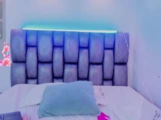 carolinne-miller Live Webcam on CamSoda