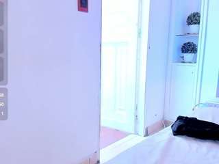 carolinne-miller, female webcam model,  years old, on live webcam