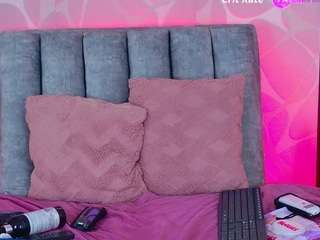 liateylor's CamSoda show and profile