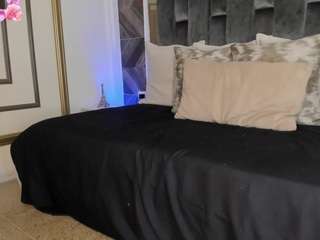 Nayla Grey live webcam show