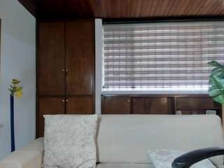 violet-anders Live Webcam on CamSoda