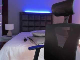  violet-anders chat room