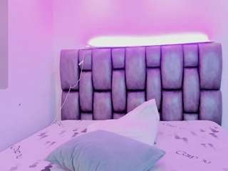 violet-anders Live Webcam on CamSoda