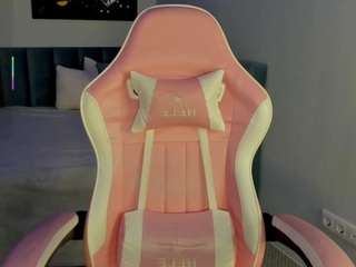 karina-broks webcam model