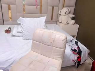 Mẫu này đang trực tiếp. mia-scarlet