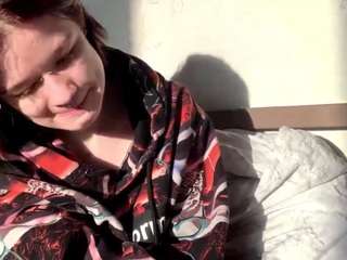 Live webcam model rosinamcwhirter on Soda Cams