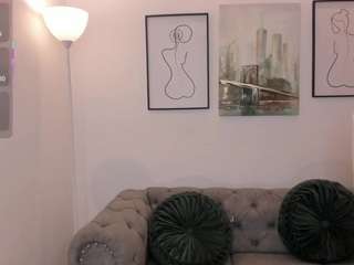 zharaa-fox Live Webcam on CamSoda